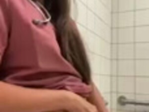 Doctora En El baño Masturbandose