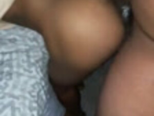 Follando Pequeña Negra Con El Coño Bastante Mojado