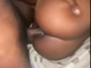 Negro Cogiéndola Por El Culo