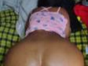 Follando Su Culo Con Toda Su Fuerza Pero Ella No Siente Nada