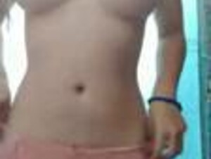 Hermosa jovencita desnuda