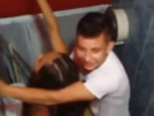 Jóvenes Follando En El Baño De Un Setro De Bebidas