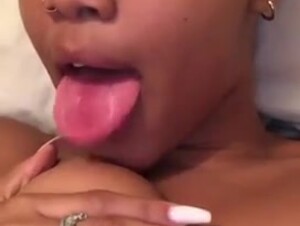 Jovencita Dominicana Tocando Su Coño
