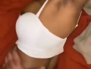 Se viene en la linda cara de la negra