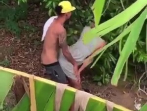 Yeraldincom Singando escondida en un Monte