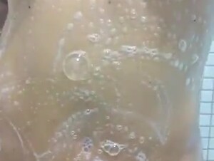 Cuñada le gusta que la filmen mientra se ducha