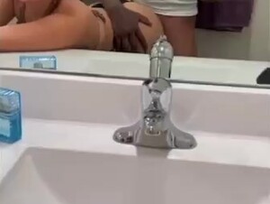 Mtvkay Desnuda Singando en el Risort