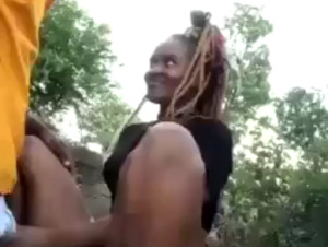 Haitianos casi los descubren follando