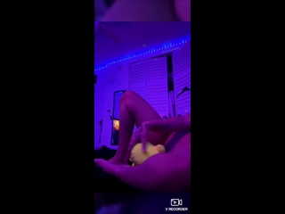 Dayaa Latina Caliente masturbandose