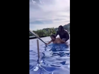 Valentina Midget Tieni Sexo Bien intenso en la Alberca