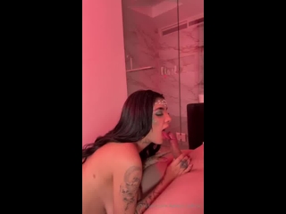 Karely Ruis embarazada chupando Polla